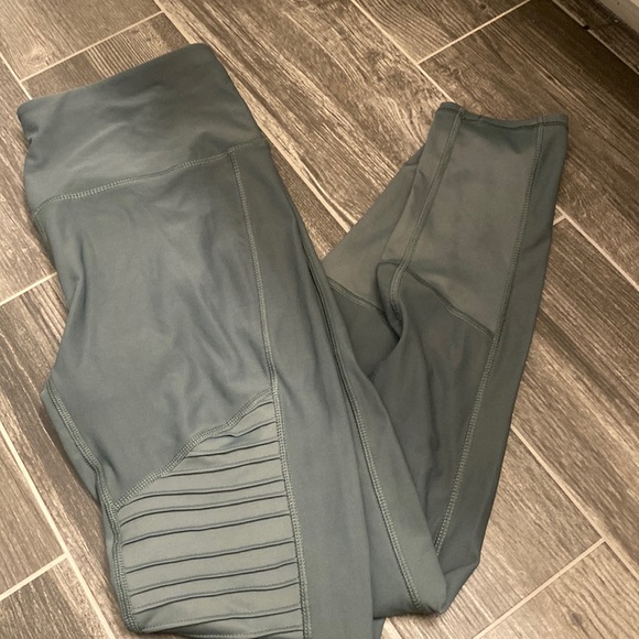 Olive green yoga pants - Picture 1 of 2